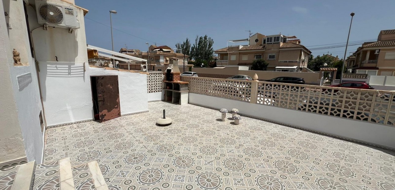 Sale - Bungalow -
Torrevieja - Aguas nuevas 2