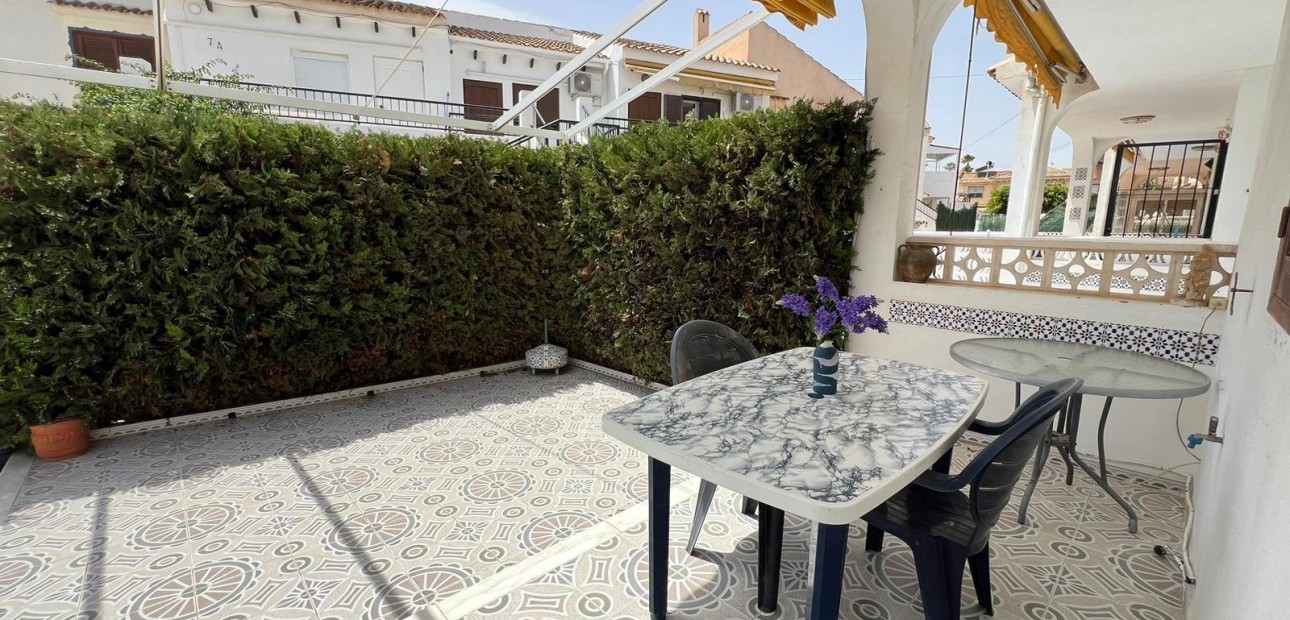 Sale - Bungalow -
Torrevieja - Aguas nuevas 2