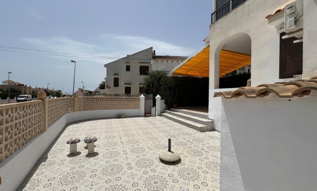 Sale - Bungalow -
Torrevieja - Aguas nuevas 2