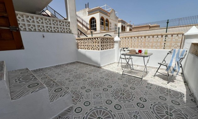 Sale - Bungalow -
Torrevieja - Aguas nuevas 2