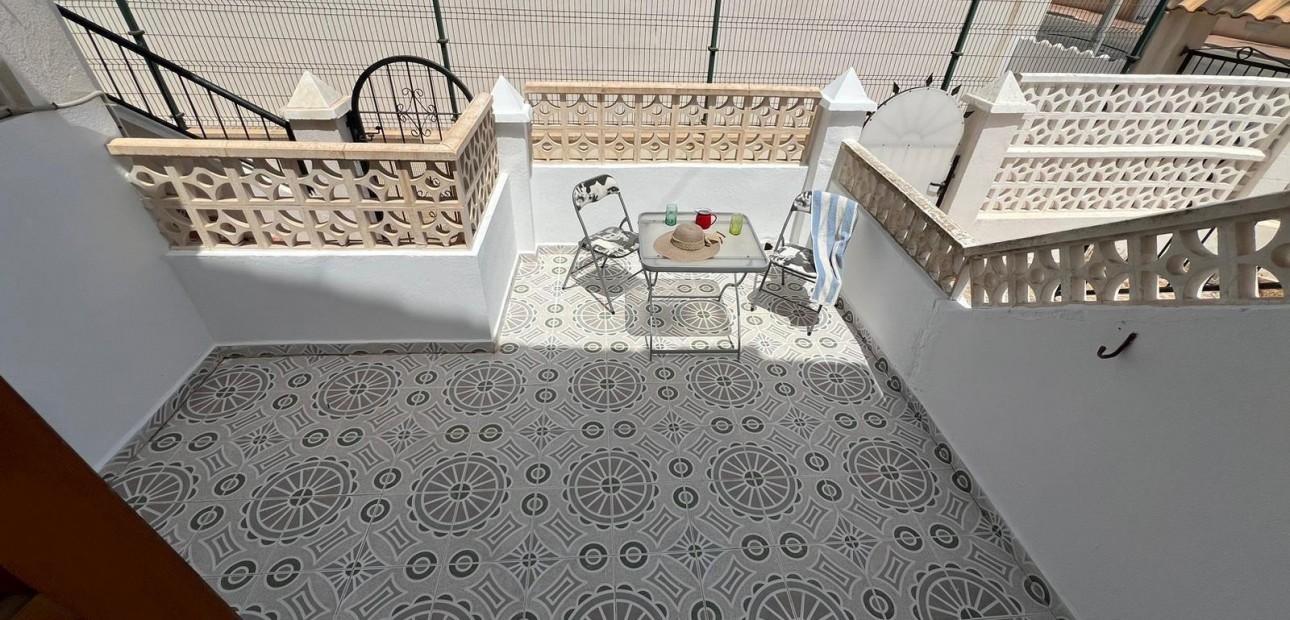 Sale - Bungalow -
Torrevieja - Aguas nuevas 2