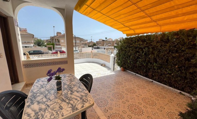 Sale - Bungalow -
Torrevieja - Aguas nuevas 2