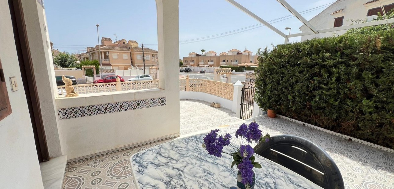 Sale - Bungalow -
Torrevieja - Aguas nuevas 2