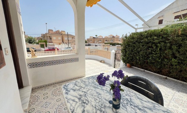 Sale - Bungalow -
Torrevieja - Aguas nuevas 2