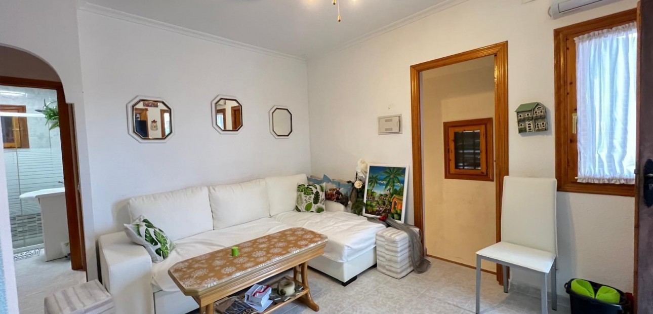 Sale - Bungalow -
Torrevieja - Aguas nuevas 2