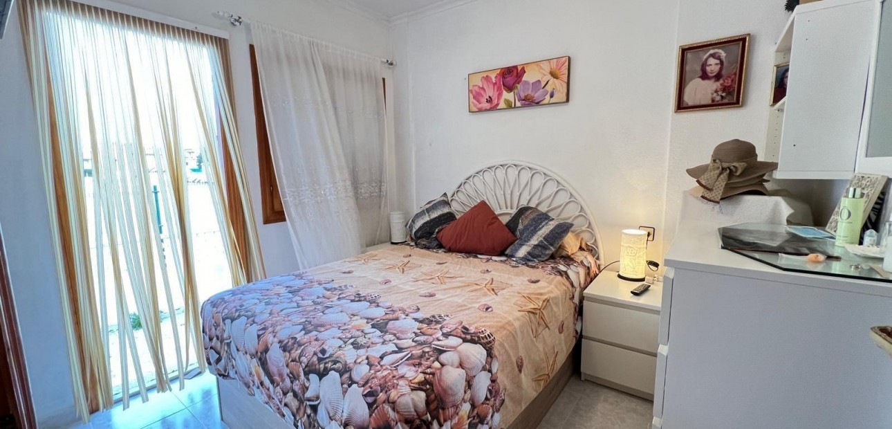 Sale - Bungalow -
Torrevieja - Aguas nuevas 2