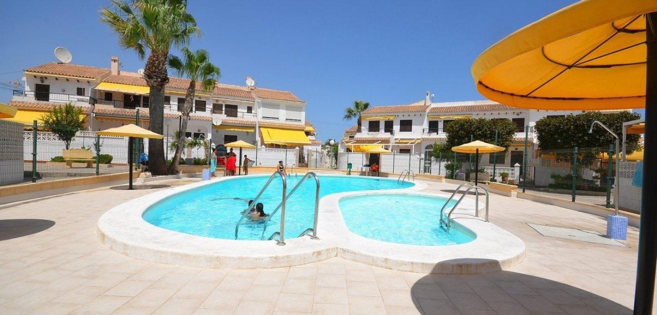 Sale - Bungalow -
Torrevieja - Aguas nuevas 2