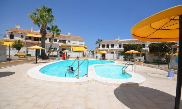 Sale - Bungalow -
Torrevieja - Aguas nuevas 2