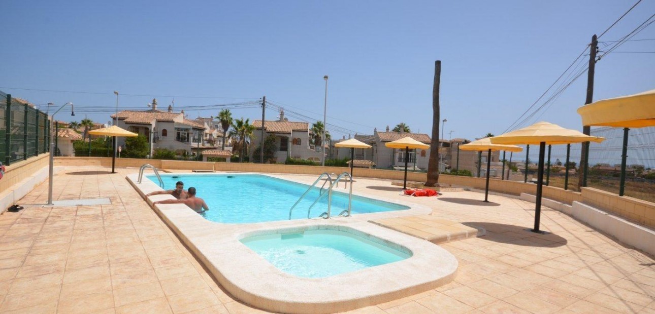 Sale - Bungalow -
Torrevieja - Aguas nuevas 2