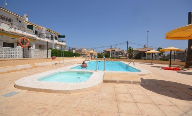 Sale - Bungalow -
Torrevieja - Aguas nuevas 2