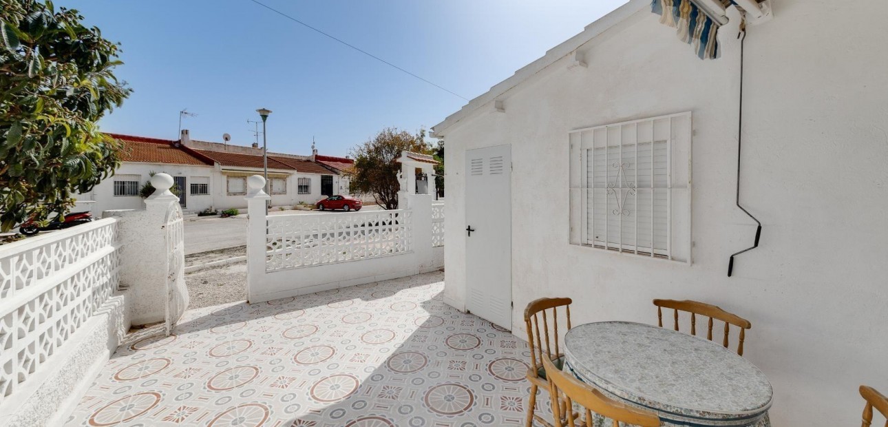 Sale - Bungalow -
Torrevieja - Torretas