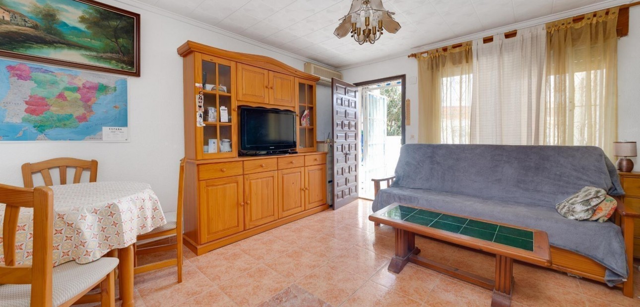 Sale - Bungalow -
Torrevieja - Torretas