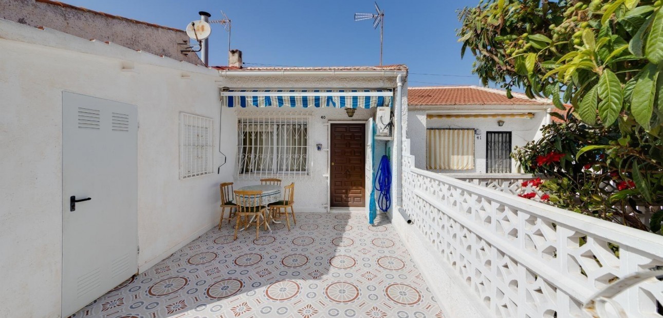 Sale - Bungalow -
Torrevieja - Torretas