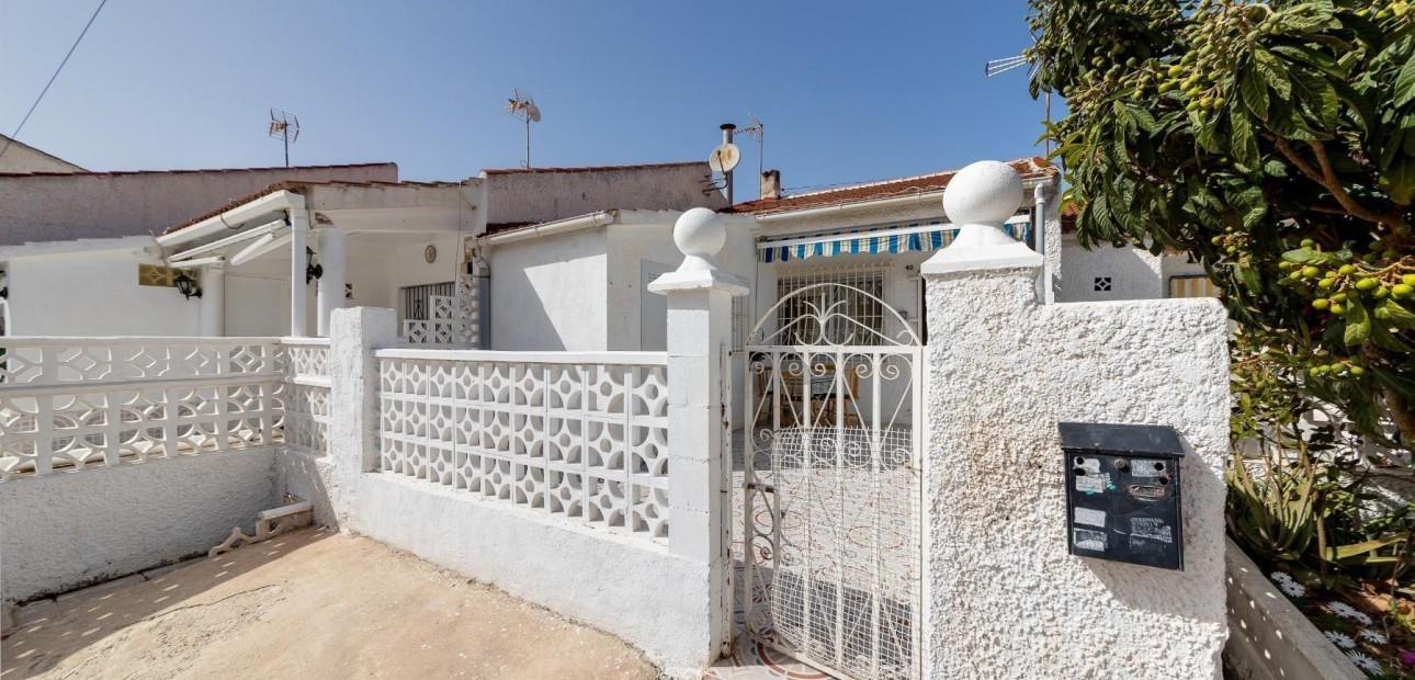 Sale - Bungalow -
Torrevieja - Torretas