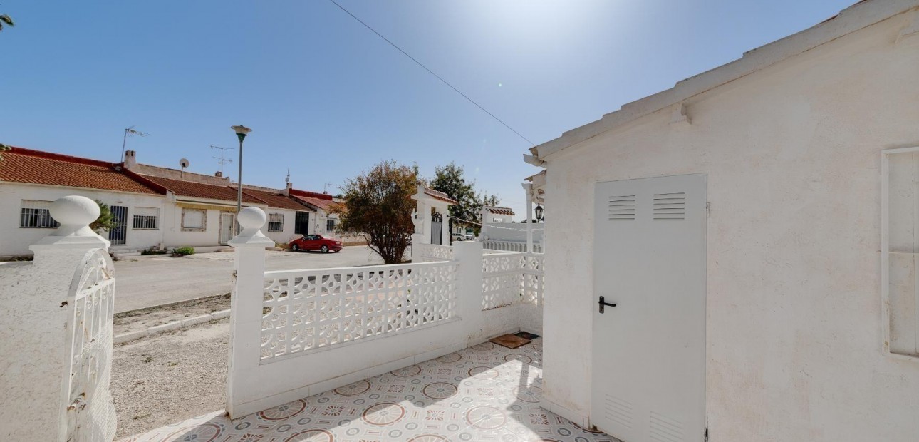 Sale - Bungalow -
Torrevieja - Torretas