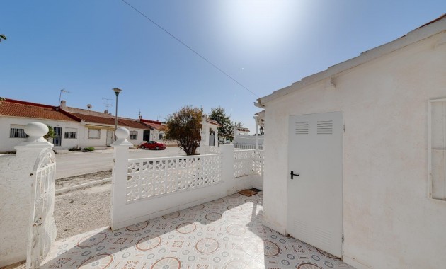 Sale - Bungalow -
Torrevieja - Torretas