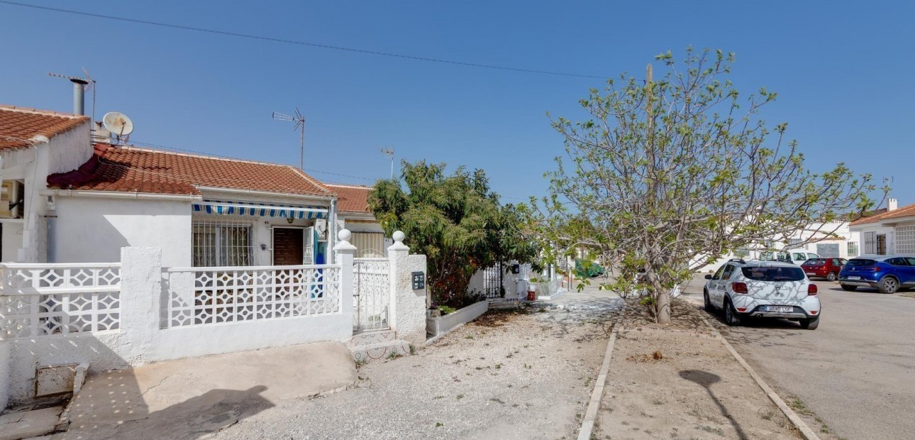 Sale - Bungalow -
Torrevieja - Torretas