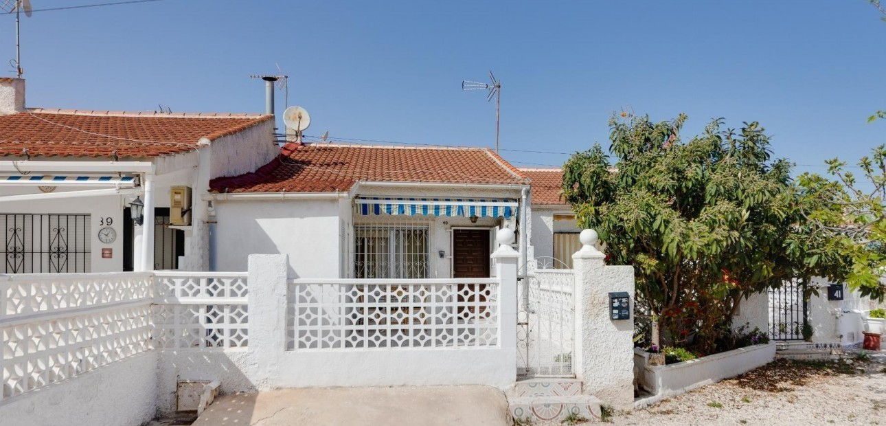 Sale - Bungalow -
Torrevieja - Torretas