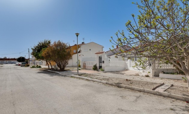 Sale - Bungalow -
Torrevieja - Torretas