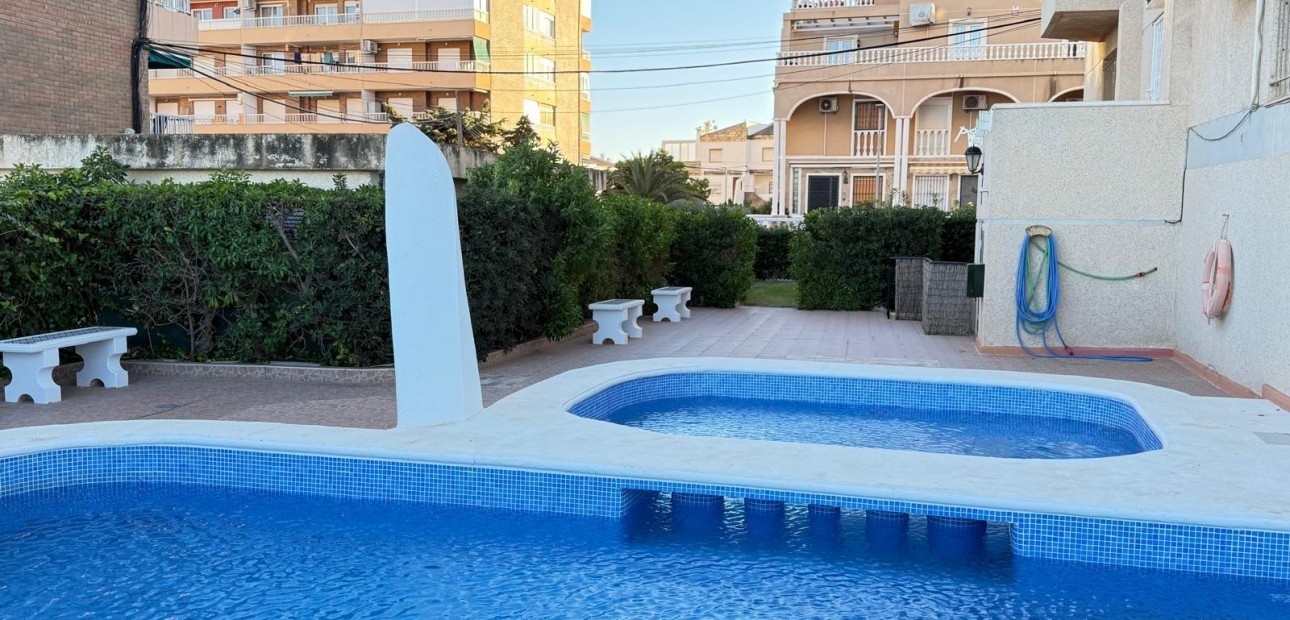 Sale - Apartment / flat -
Torrevieja - Punta prima