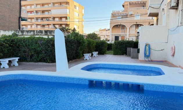 Sale - Apartment / flat -
Torrevieja - Punta prima