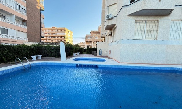 Sale - Apartment / flat -
Torrevieja - Punta prima