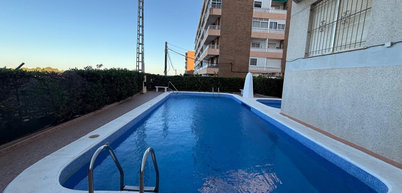 Sale - Apartment / flat -
Torrevieja - Punta prima