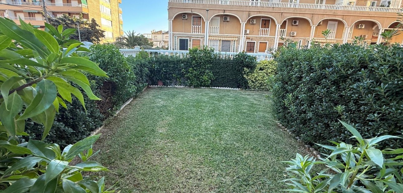 Sale - Apartment / flat -
Torrevieja - Punta prima