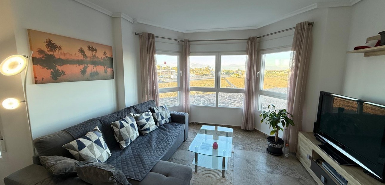 Sale - Apartment / flat -
Torrevieja - Punta prima