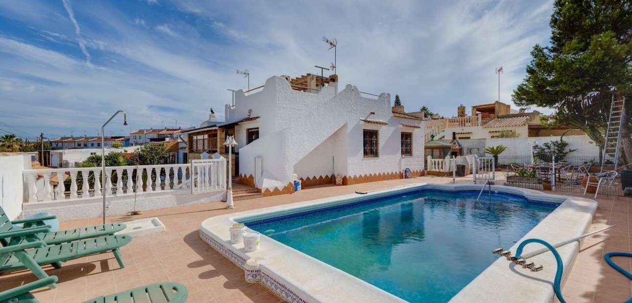 Sale - Villa -
Torrevieja - La Siesta - El Salado - Torreta