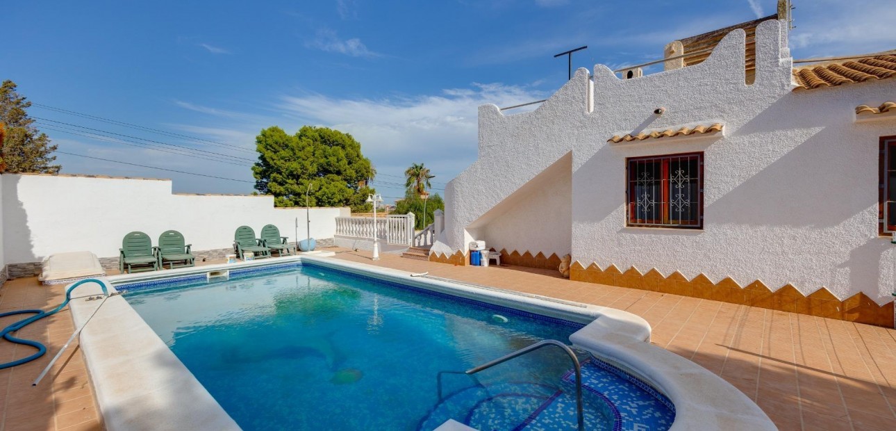 Sale - Villa -
Torrevieja - La Siesta - El Salado - Torreta