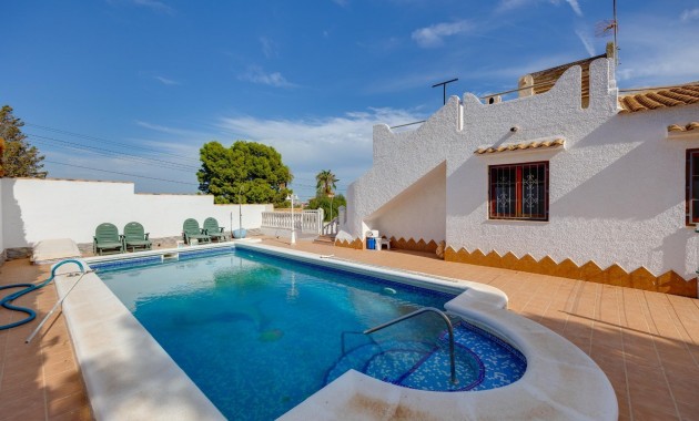 Sale - Villa -
Torrevieja - La Siesta - El Salado - Torreta