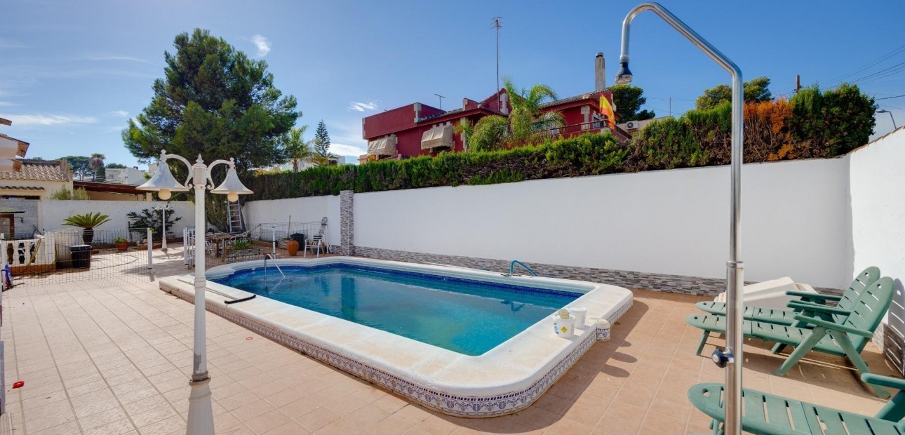 Sale - Villa -
Torrevieja - La Siesta - El Salado - Torreta