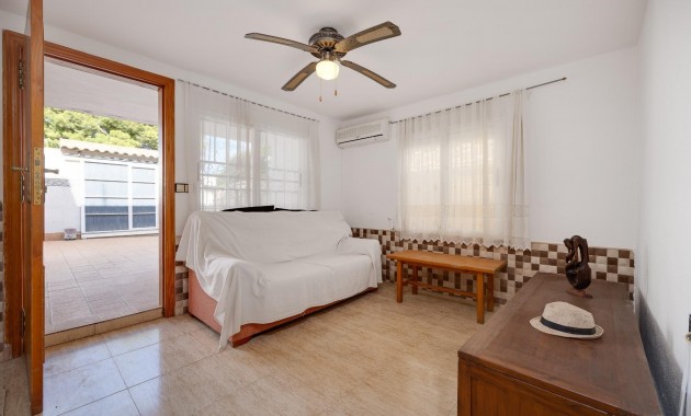 Sale - Villa -
Torrevieja - La Siesta - El Salado - Torreta