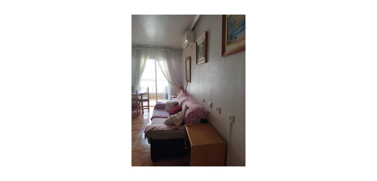 Sale - Apartment / flat -
Torrevieja - Centro