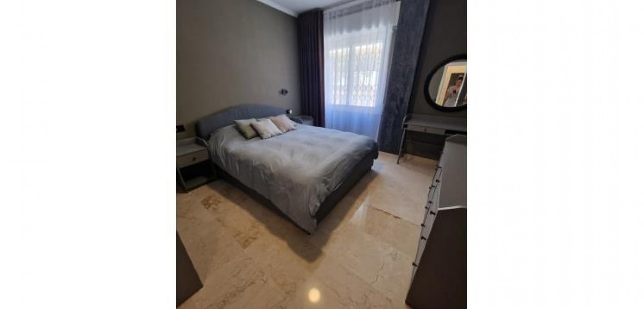 Sale - Apartment / flat -
Torrevieja - Playa del cura