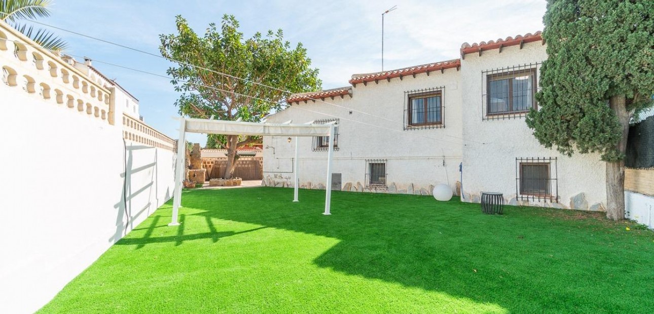 Sale - Villa -
Orihuela Costa - Punta Prima