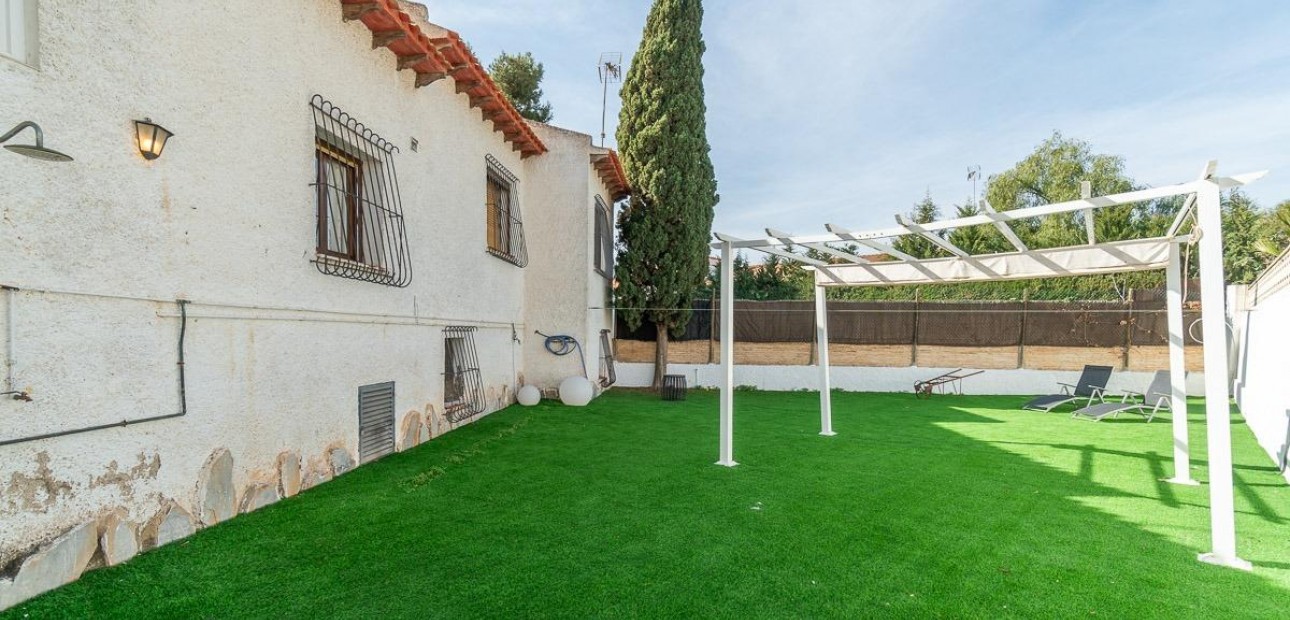 Sale - Villa -
Orihuela Costa - Punta Prima