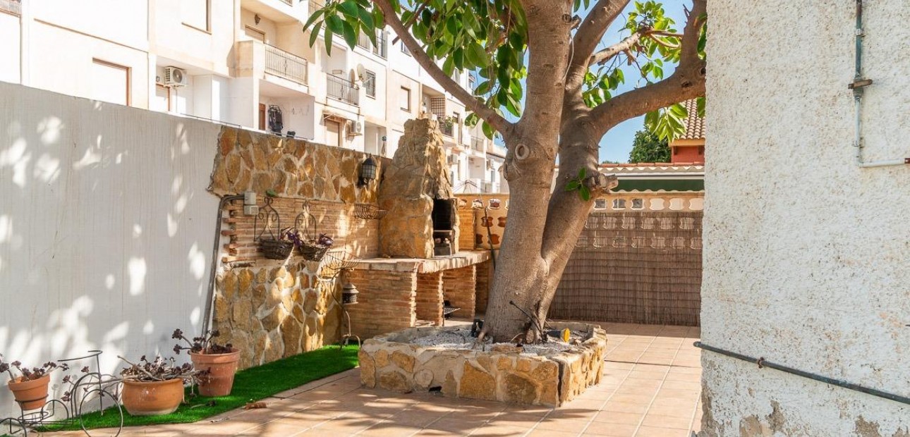 Sale - Villa -
Orihuela Costa - Punta Prima