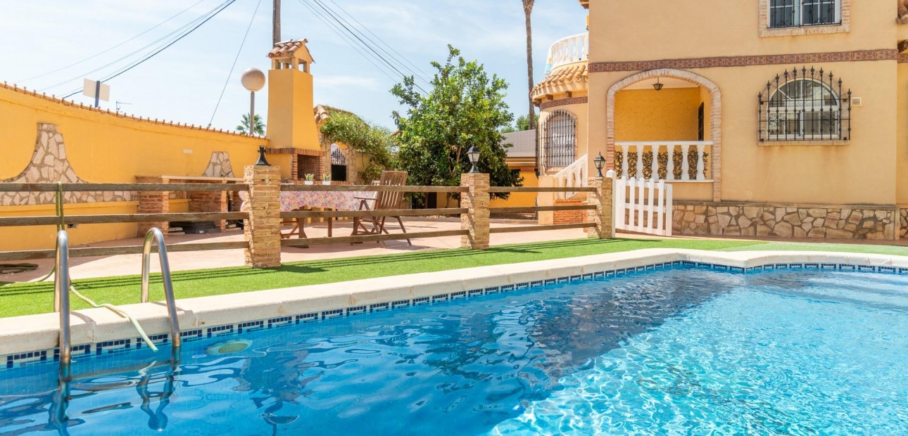 Sale - Villa -
Orihuela Costa - Las Mimosas