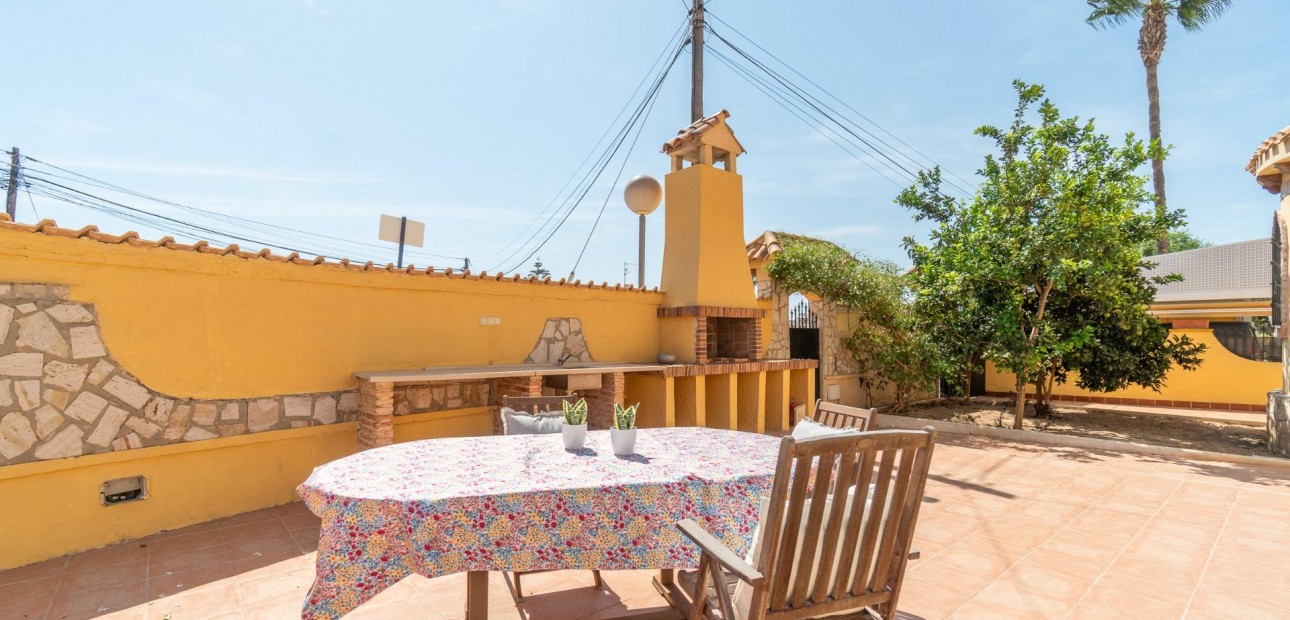 Sale - Villa -
Orihuela Costa - Las Mimosas