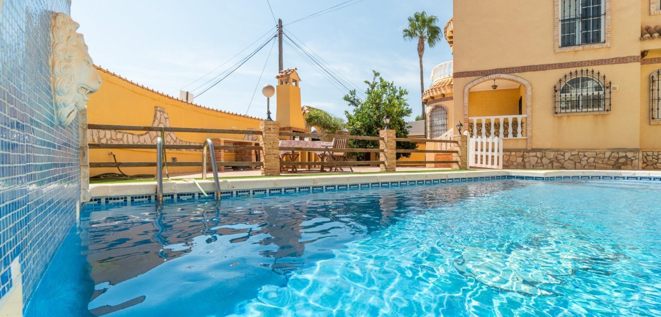 Sale - Villa -
Orihuela Costa - Las Mimosas