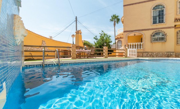 Sale - Villa -
Orihuela Costa - Las Mimosas