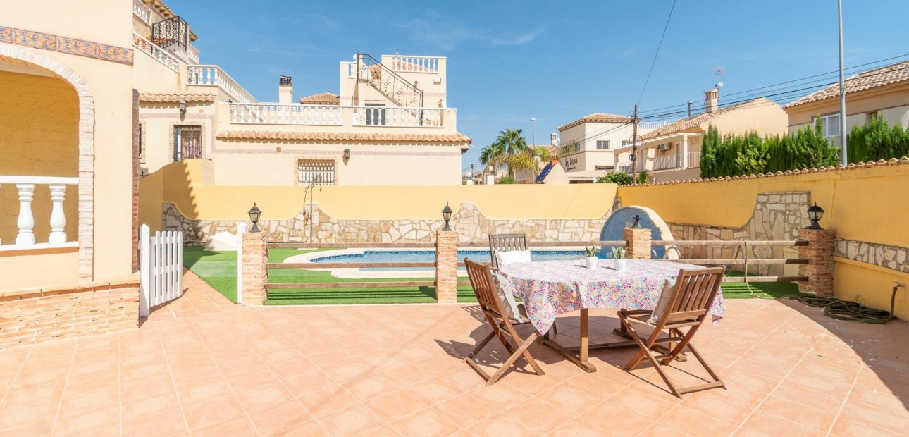 Sale - Villa -
Orihuela Costa - Las Mimosas