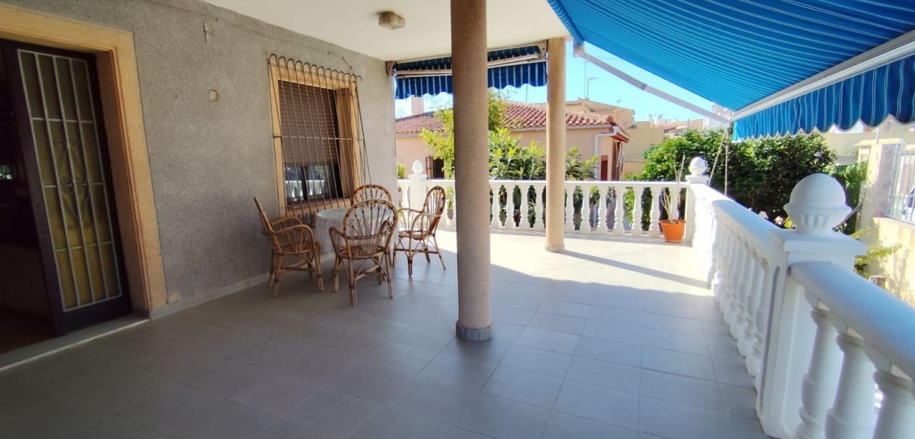 Sale - Bungalow -
Orihuela Costa - Los Altos