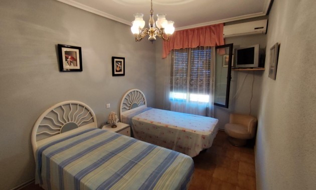 Sale - Bungalow -
Orihuela Costa - Los Altos