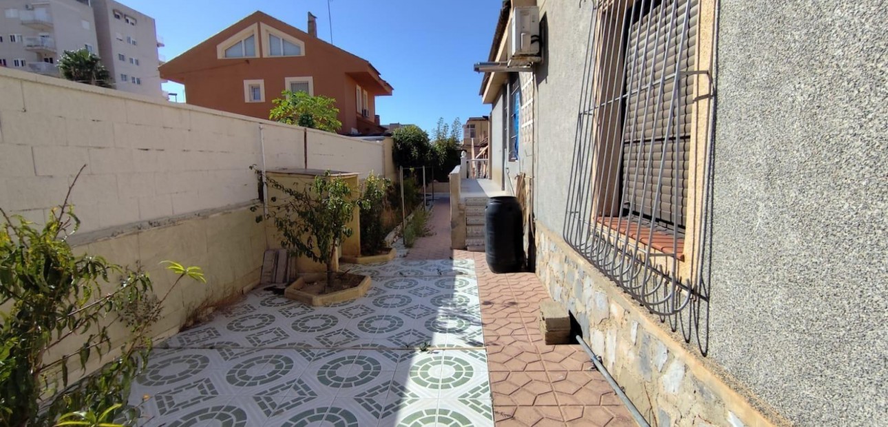 Sale - Bungalow -
Orihuela Costa - Los Altos