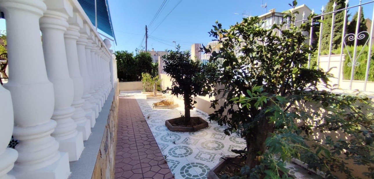 Sale - Bungalow -
Orihuela Costa - Los Altos