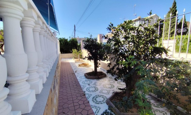 Sale - Bungalow -
Orihuela Costa - Los Altos