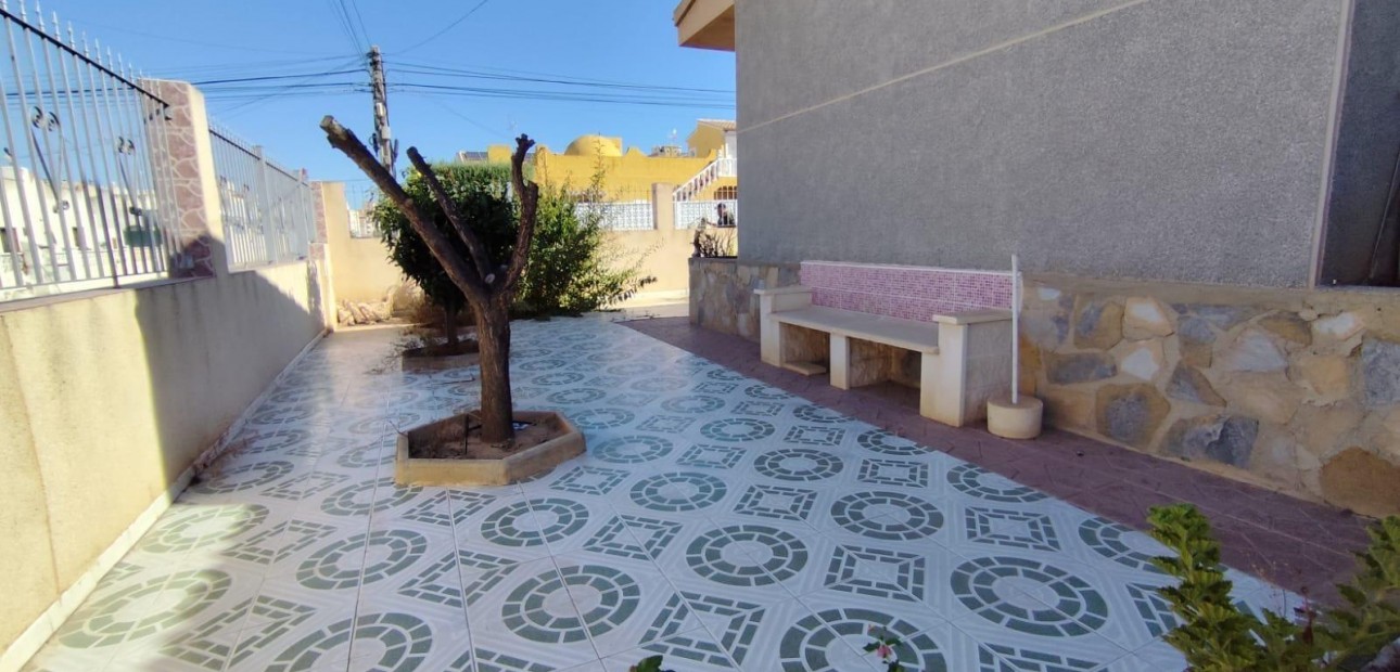 Sale - Bungalow -
Orihuela Costa - Los Altos